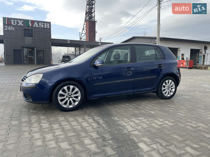 Хэтчбек Volkswagen Golf 2005 в Калуше