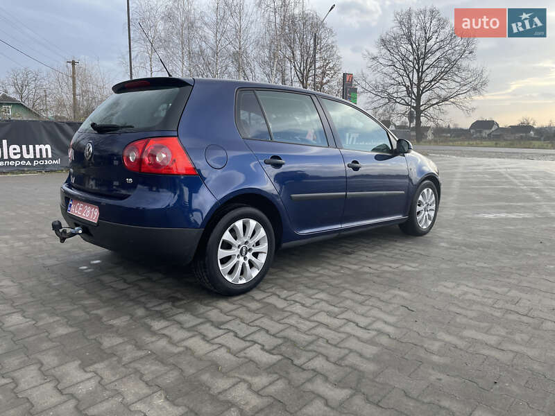 Хэтчбек Volkswagen Golf 2005 в Калуше