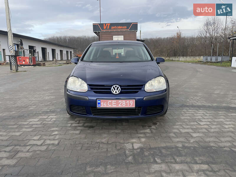 Хэтчбек Volkswagen Golf 2005 в Калуше
