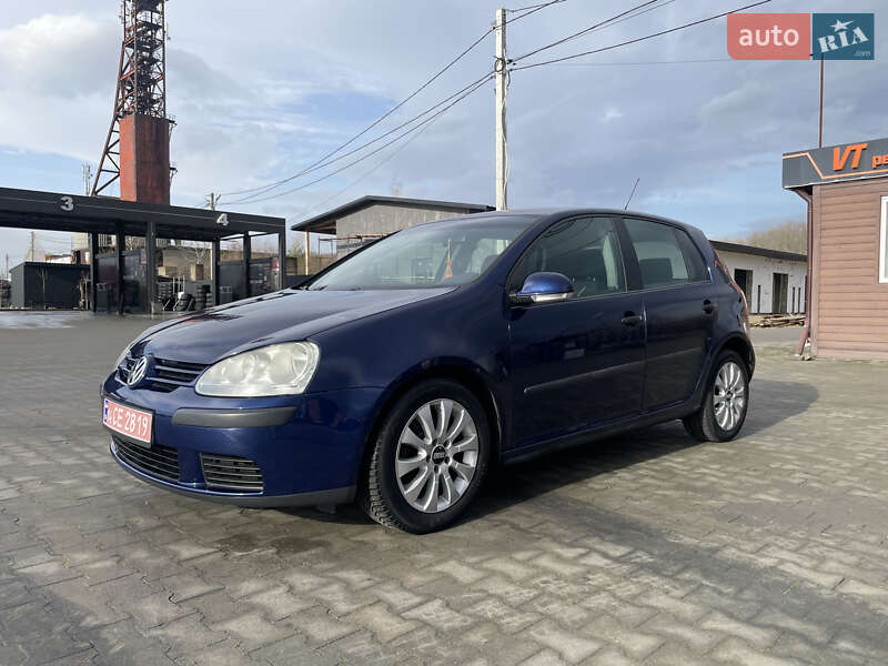 Хэтчбек Volkswagen Golf 2005 в Калуше