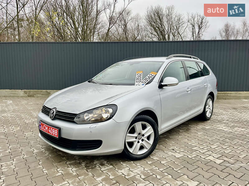 Универсал Volkswagen Golf 2011 в Черновцах