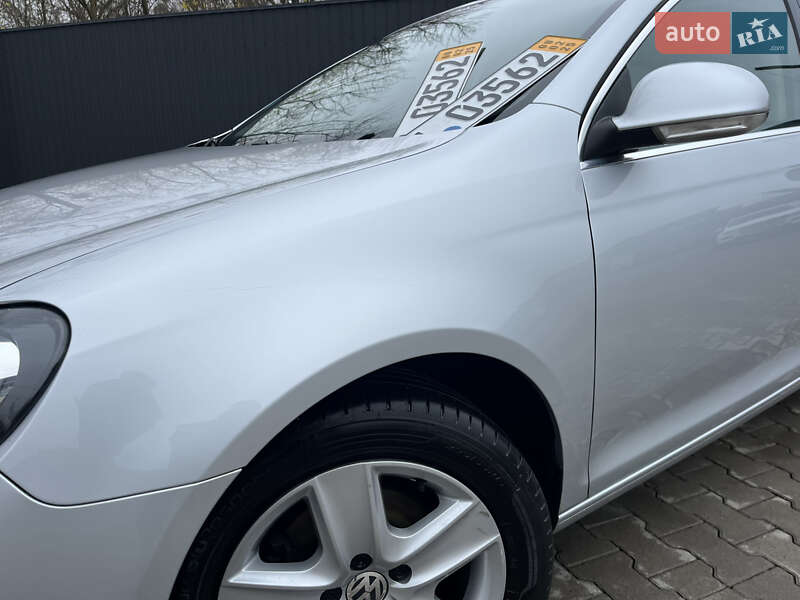 Универсал Volkswagen Golf 2011 в Черновцах