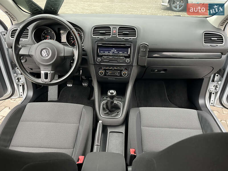 Универсал Volkswagen Golf 2011 в Черновцах