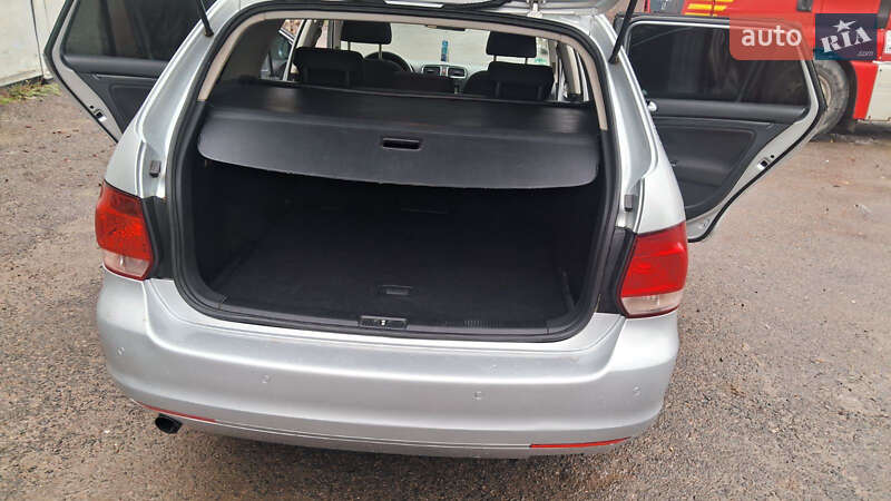 Универсал Volkswagen Golf 2009 в Томашполе