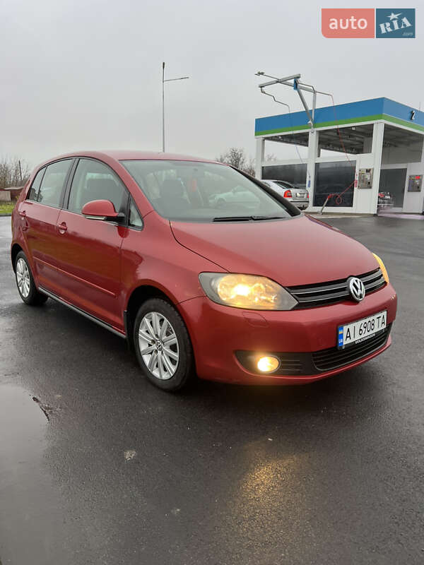 Хэтчбек Volkswagen Golf 2010 в Шостке