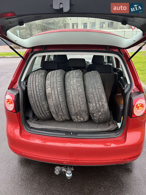 Хэтчбек Volkswagen Golf 2010 в Шостке