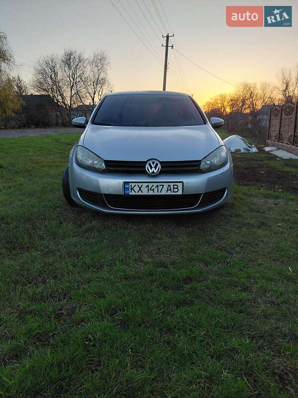 Хэтчбек Volkswagen Golf 2009 в Сахновщине