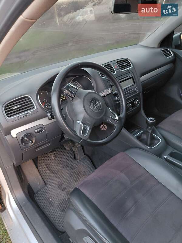 Хэтчбек Volkswagen Golf 2009 в Сахновщине