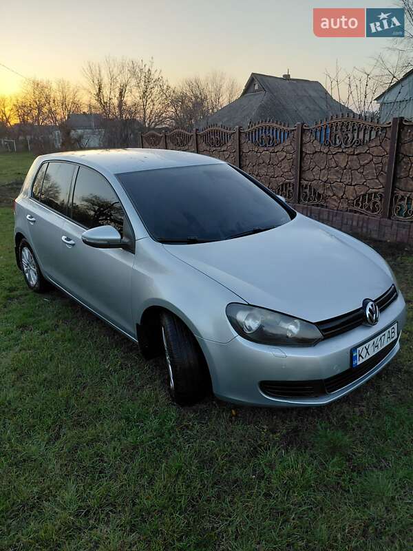 Хэтчбек Volkswagen Golf 2009 в Сахновщине