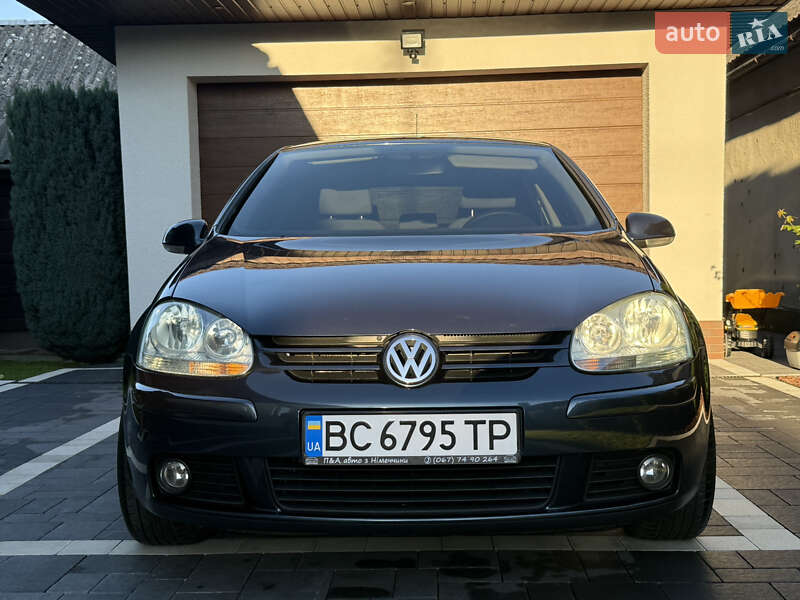Хетчбек Volkswagen Golf 2005 в Мукачевому