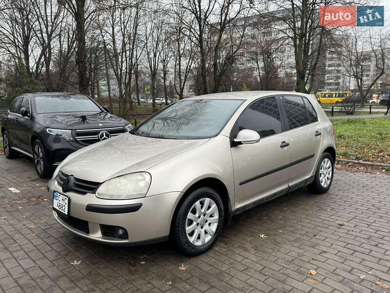 Хэтчбек Volkswagen Golf 2005 в Львове
