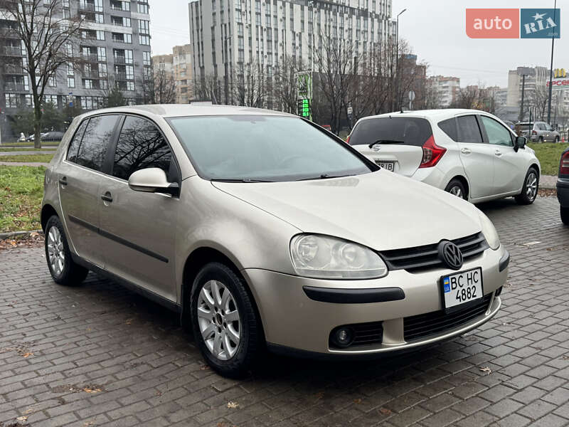 Хэтчбек Volkswagen Golf 2005 в Львове