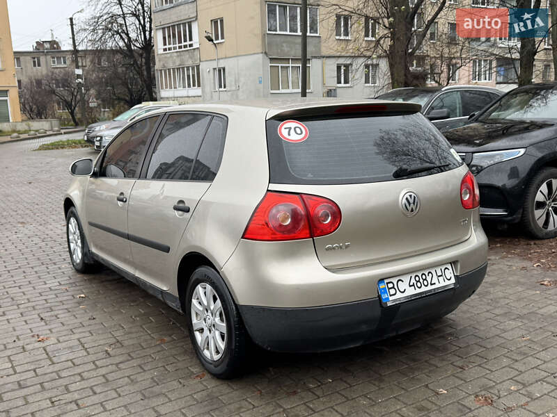 Хэтчбек Volkswagen Golf 2005 в Львове