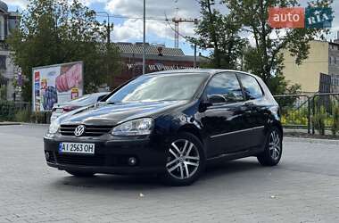 Хэтчбек Volkswagen Golf 2005 в Киеве