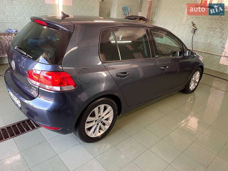 Хэтчбек Volkswagen Golf 2011 в Золочеве