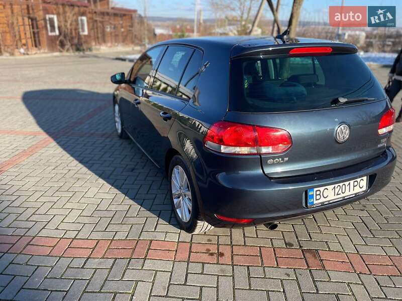 Хэтчбек Volkswagen Golf 2011 в Золочеве