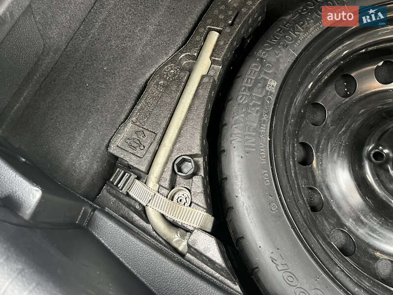 Хетчбек Volkswagen Golf 2014 в Чернівцях