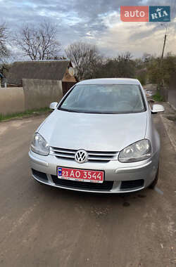 Хэтчбек Volkswagen Golf 2003 в Ромнах