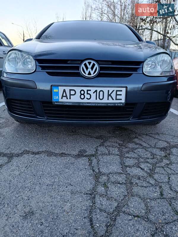 Хетчбек Volkswagen Golf 2004 в Запоріжжі