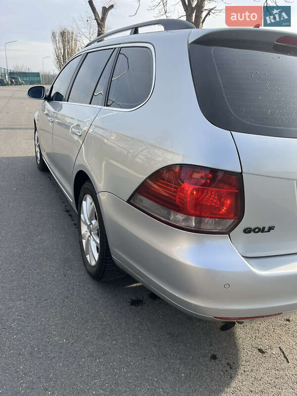 Универсал Volkswagen Golf 2012 в Киеве