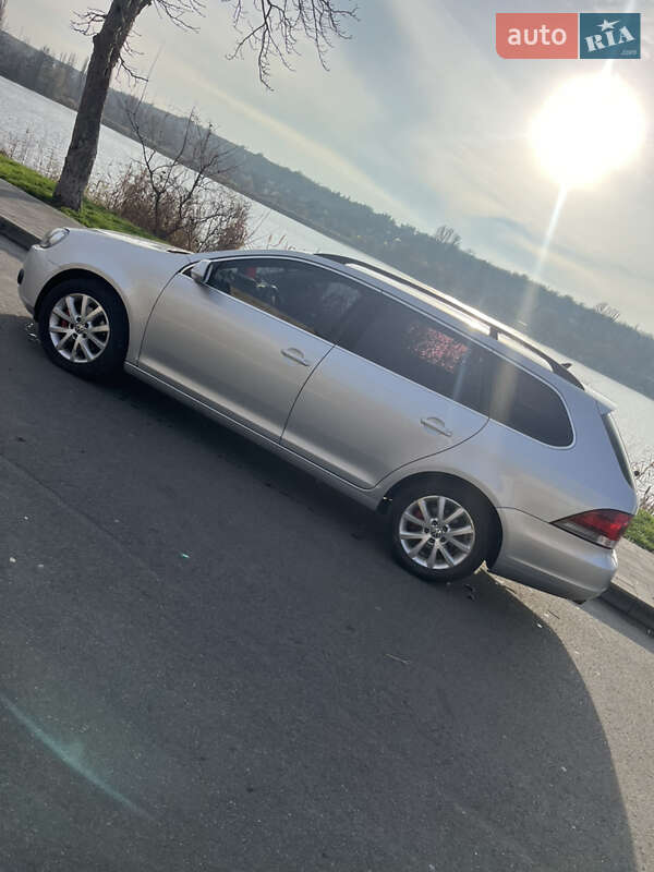 Универсал Volkswagen Golf 2012 в Киеве