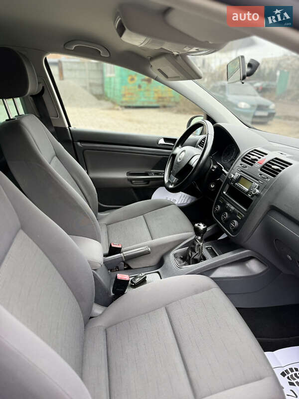 Хэтчбек Volkswagen Golf 2009 в Сумах