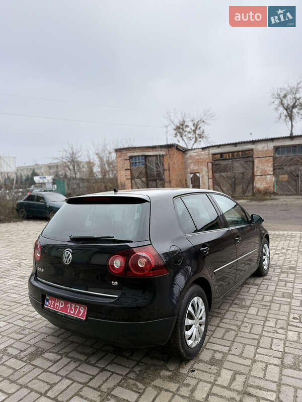Хэтчбек Volkswagen Golf 2009 в Сумах