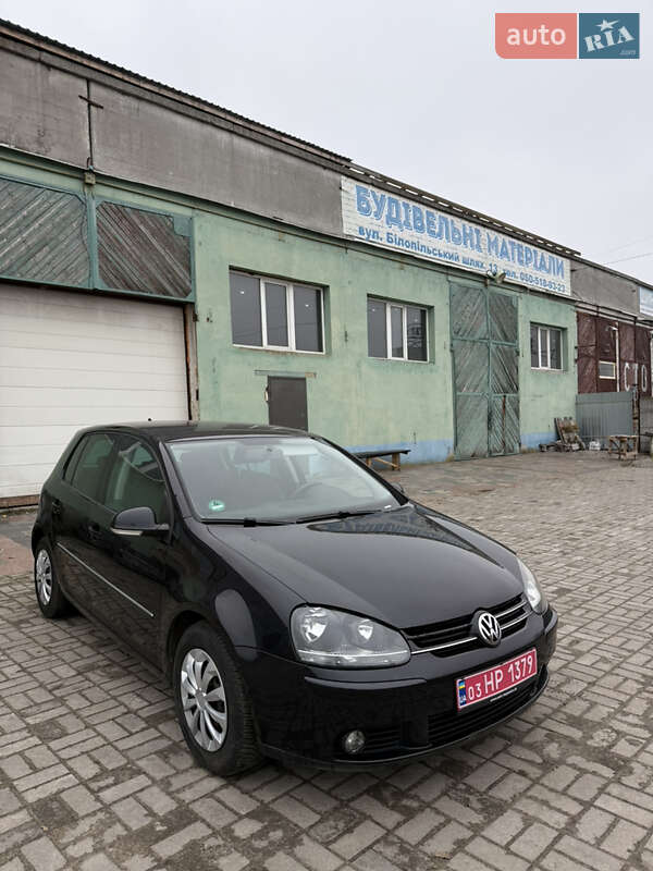 Хэтчбек Volkswagen Golf 2009 в Сумах