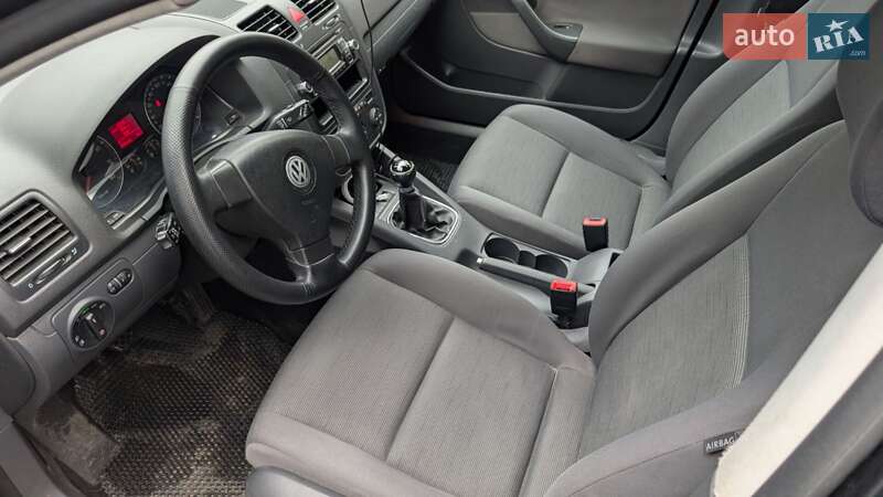 Хэтчбек Volkswagen Golf 2008 в Черкассах