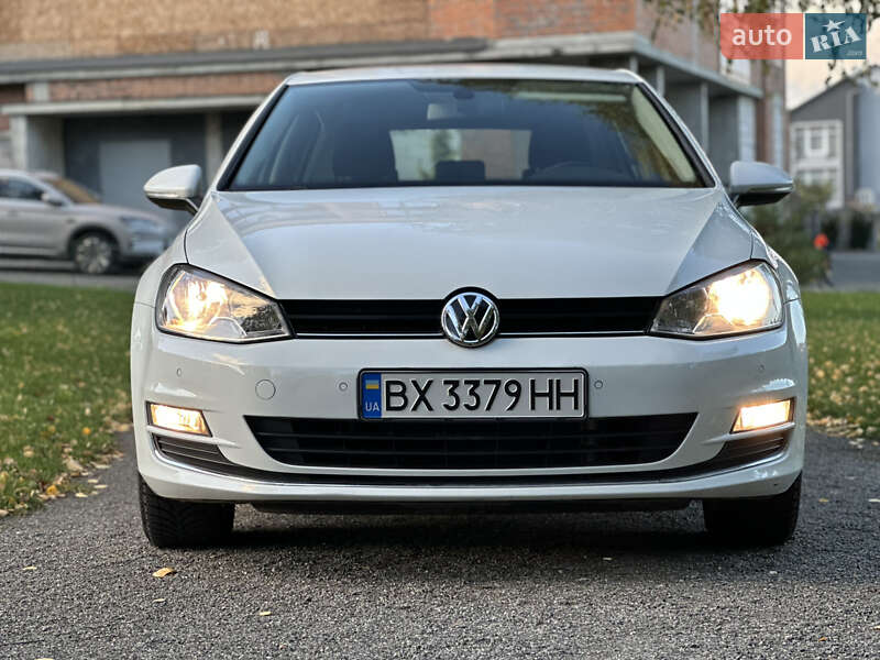 Хэтчбек Volkswagen Golf 2015 в Хмельницком