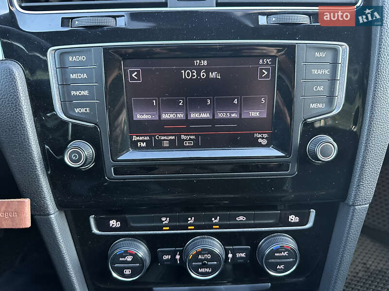 Хэтчбек Volkswagen Golf 2015 в Хмельницком