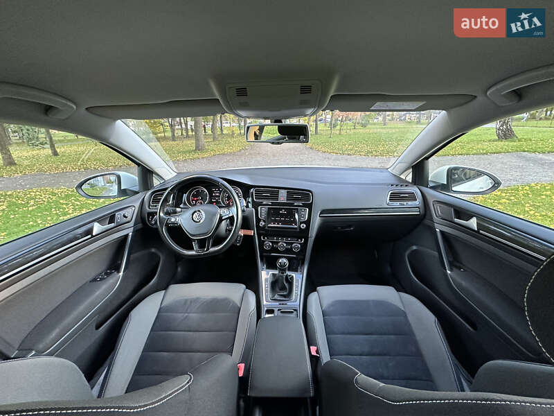 Хэтчбек Volkswagen Golf 2015 в Хмельницком