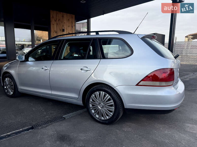 Універсал Volkswagen Golf 2009 в Вінниці