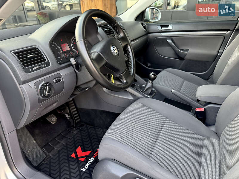 Універсал Volkswagen Golf 2009 в Вінниці