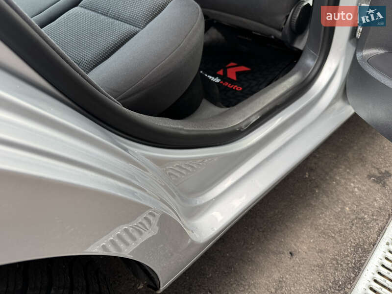 Універсал Volkswagen Golf 2009 в Вінниці