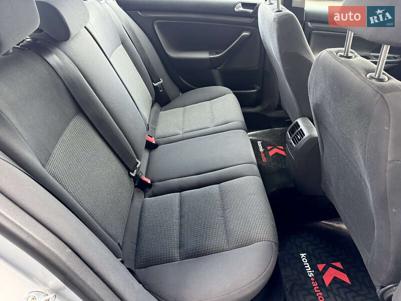 Універсал Volkswagen Golf 2009 в Вінниці