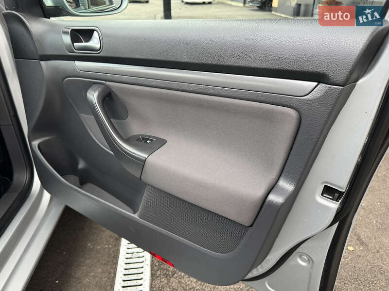 Універсал Volkswagen Golf 2009 в Вінниці