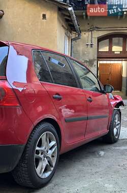 Хэтчбек Volkswagen Golf 2003 в Львове