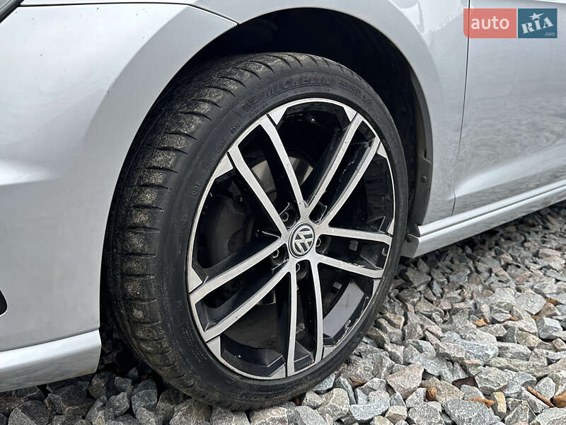 Универсал Volkswagen Golf 2015 в Ровно