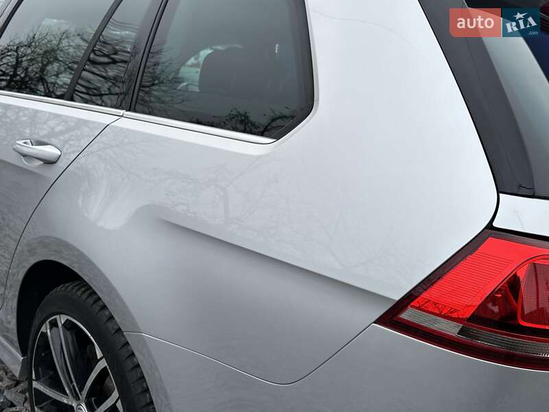 Универсал Volkswagen Golf 2015 в Ровно