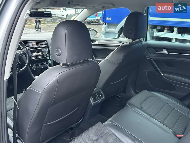 Универсал Volkswagen Golf 2015 в Ровно