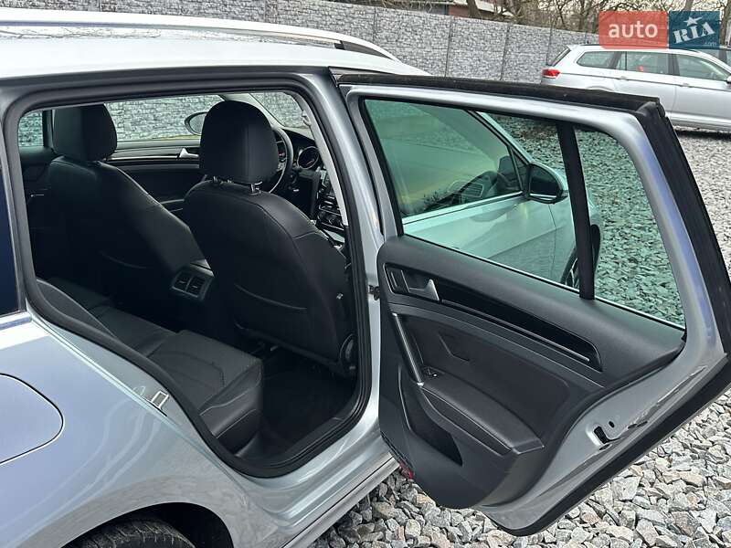 Универсал Volkswagen Golf 2015 в Ровно