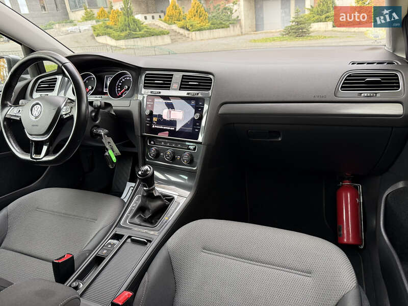 Універсал Volkswagen Golf 2018 в Хмельницькому