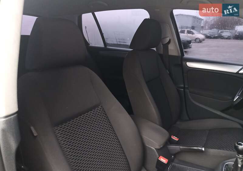 Хетчбек Volkswagen Golf 2009 в Києві