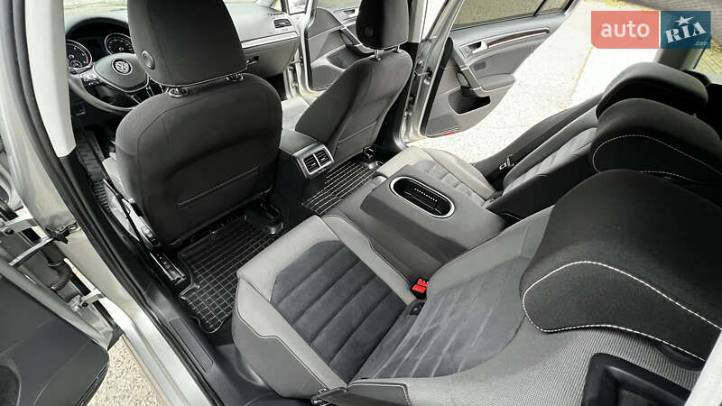 Універсал Volkswagen Golf 2016 в Кам'янець-Подільському