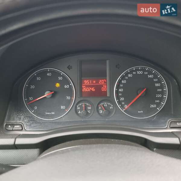 Хэтчбек Volkswagen Golf 2005 в Виннице