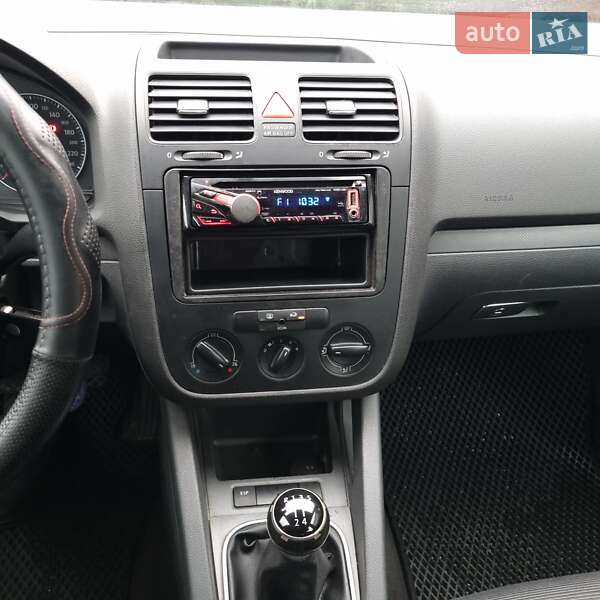 Хэтчбек Volkswagen Golf 2005 в Виннице