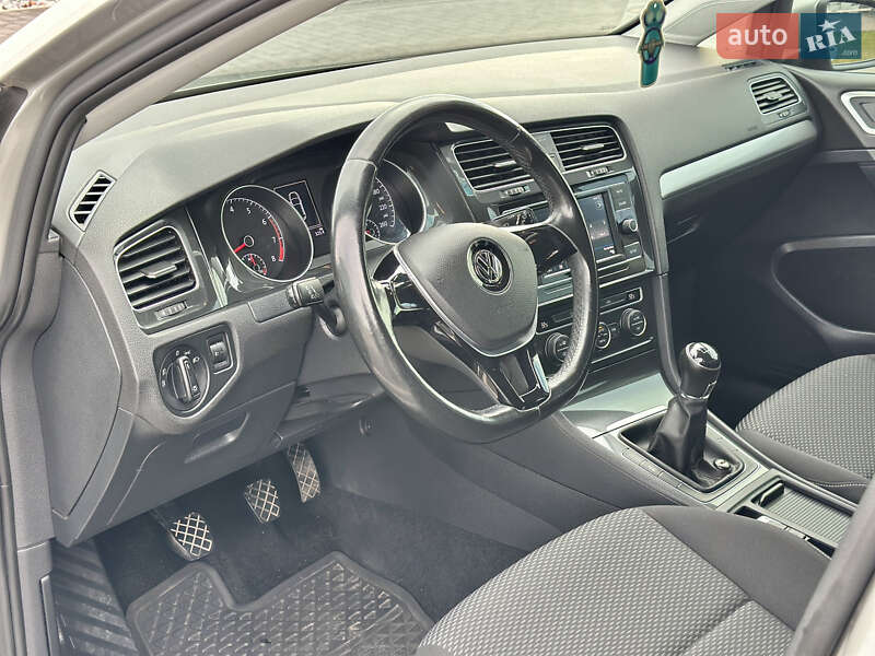 Хэтчбек Volkswagen Golf 2017 в Мукачево