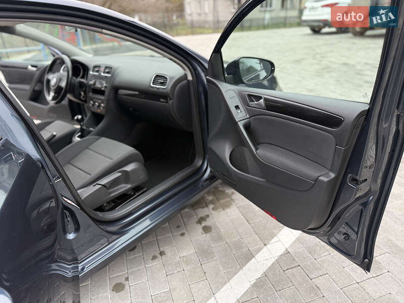 Хэтчбек Volkswagen Golf 2010 в Кременце