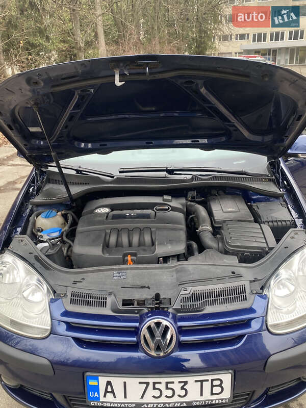 Хэтчбек Volkswagen Golf 2004 в Киеве